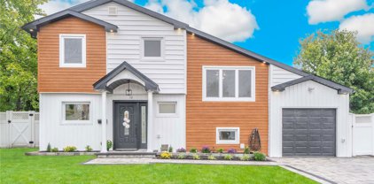 10 Vera Court, West Islip