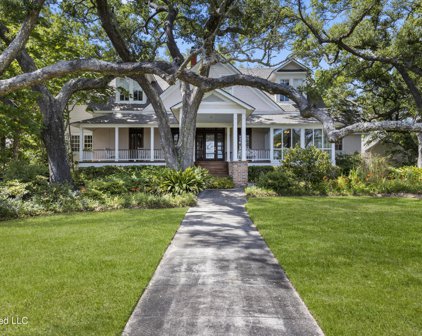 822 E Beach Boulevard, Long Beach