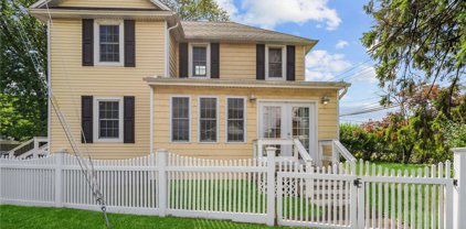 272 Locust Avenue, Babylon