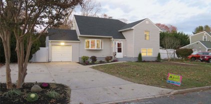 43 Saddle Lane, Centereach