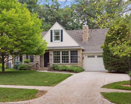 4929 Maple Road, Edina