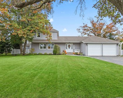 280 Grand Central Avenue, Amityville