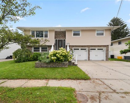 283 Manetto Hill Road, Plainview