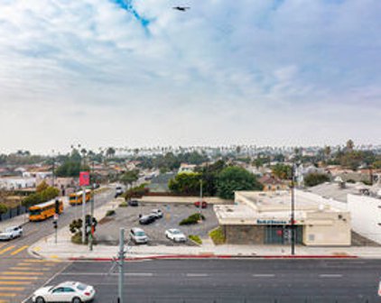 5471 Crenshaw Boulevard, Los Angeles