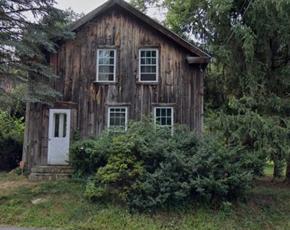 11 W Main St, Hopkinton