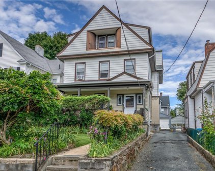 23 Colonial Place, New Rochelle