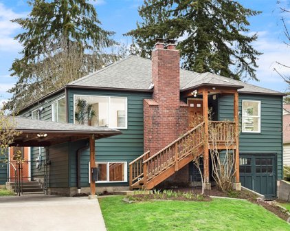 12311 23rd Avenue NE, Seattle