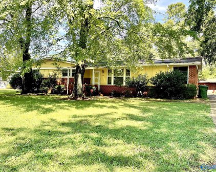2116 Barrywood Road Nw, Huntsville