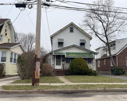 272 N Columbus Avenue, Freeport