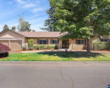 387 Stadium Dr, Monmouth