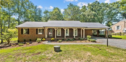 404 Debanne Road, McLeansville