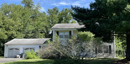 6 Georgetown Drive, Manalapan