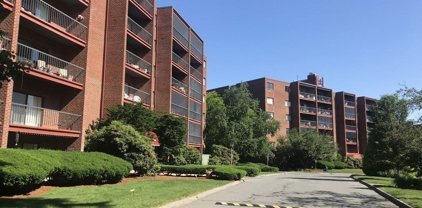 3 Summit Dr Unit B2, Reading