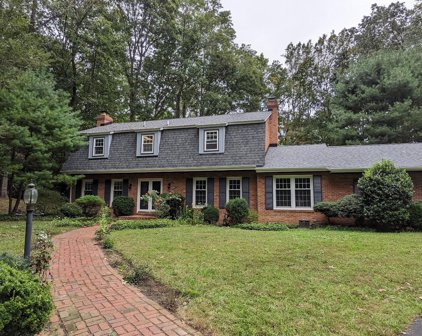 7917 Manor House Dr, Fairfax Station