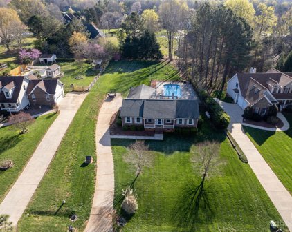 121 Cherokee  Drive, Mooresville