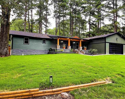 1802 Pinecroft, Benton