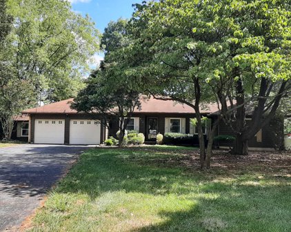 917 Hillcrest Dr, Martinsburg
