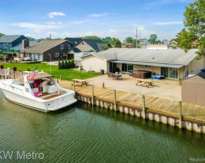 37780 LAKEVILLE, Harrison Twp