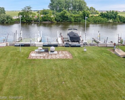 28133 E Duluth, Harrison Twp