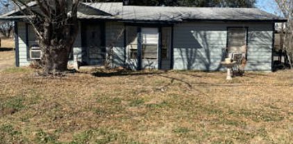 1925 Standish St, Floresville