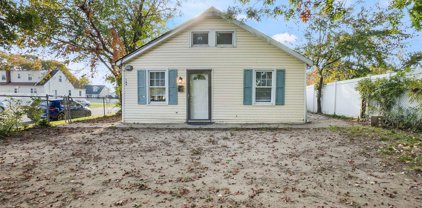189 S Clinton Avenue, Lindenhurst