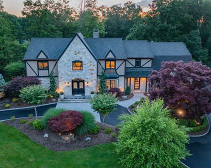 17 Peach Tree Place, Upper Saddle River