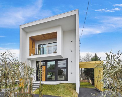 7709 Carroll Ave, Takoma Park