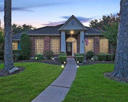 602 Lake Forest Drive, Friendswood
