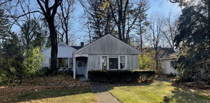 47 E Des Moines Street, Westmont