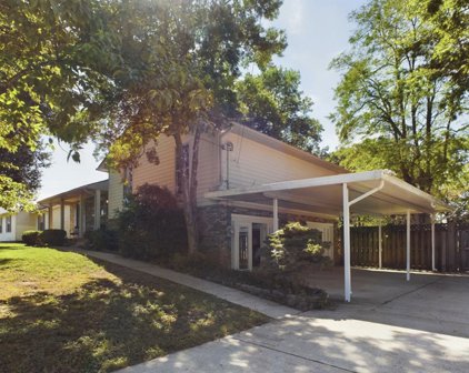 145 Riverwood Dr, Hendersonville