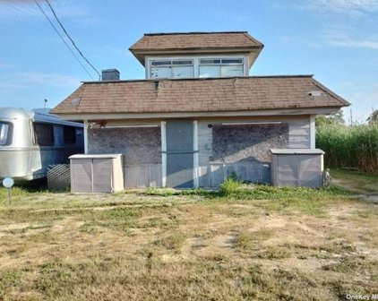 11 Hickory Road, Mastic Beach