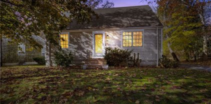 64 Beach Plum Road, Narragansett