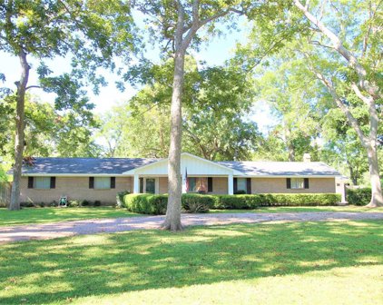 425 Southern Oaks Drive, Lake Jackson