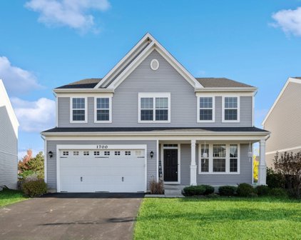 1700 Savannah Circle, Mundelein