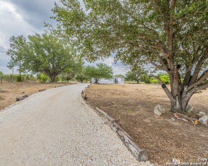 902 Clearview Path, Floresville