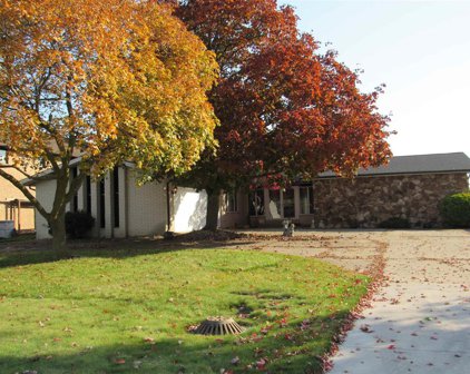 41576 Clairpointe, Harrison Twp