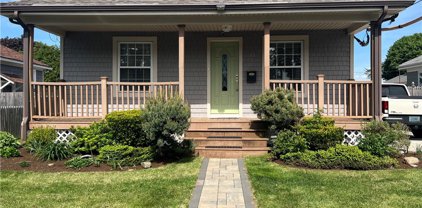 33 Dickinson  Avenue, North Providence