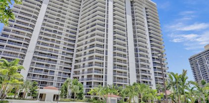 20281 E Country Club Dr Unit #2104, Aventura