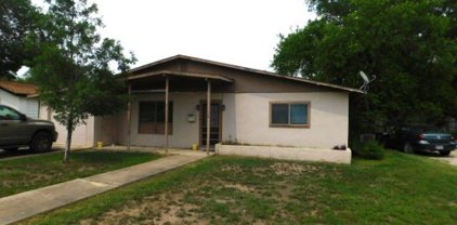 114 College Ln, Uvalde