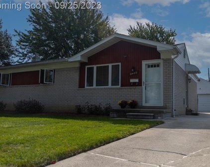 2480 Parliament, Sterling Heights