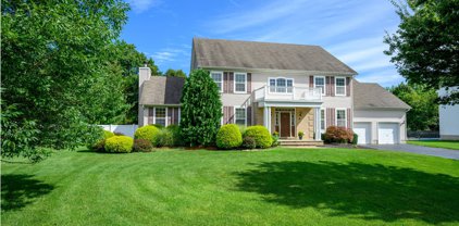 4 Christie Lane, Freehold