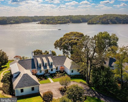 205 Winchester Beach Dr, Annapolis