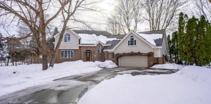 8 Red Pine Lane, North Oaks