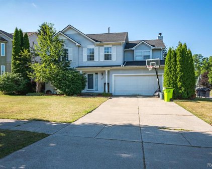 900 2ND, Fenton
