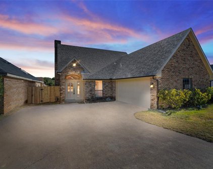 1308 Towne Colony  Drive, Irving