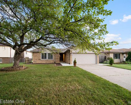 38342 SLEIGH, Sterling Heights