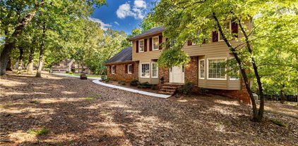 320 Martins Trail, Roswell