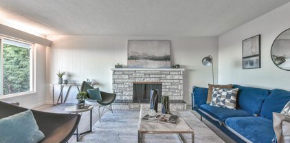 1895 Rosebery Avenue, West Vancouver