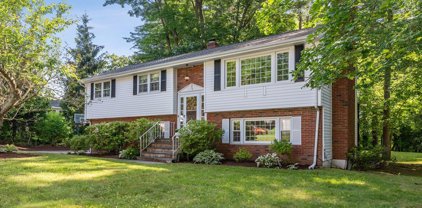 1 Summit Rd, Southborough