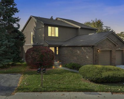 8233 Clay, Sterling Heights